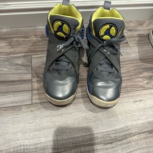Air Jordan retro 8
Gray and Yellow